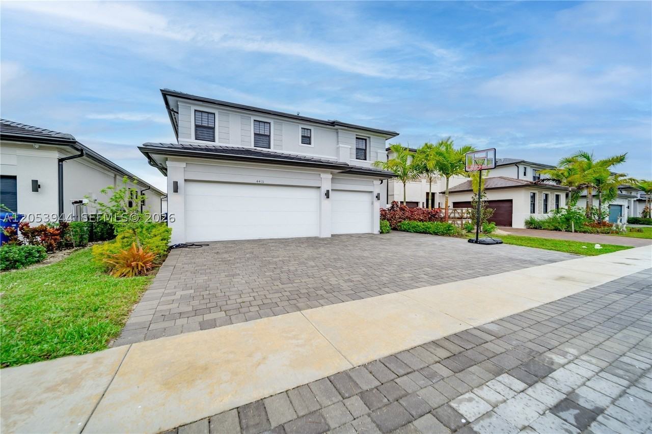 4416 Sw 174th Ave - Photo 3 of 50