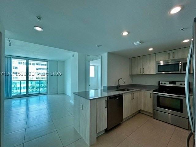 7525 E Treasure Dr #505 - Photo 3 of 33
