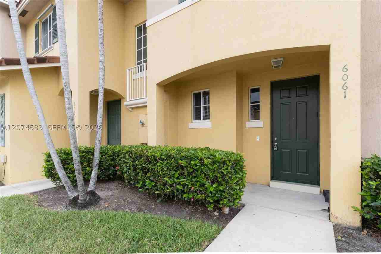 6061 Sw 19th Ct - Photo 2 of 31