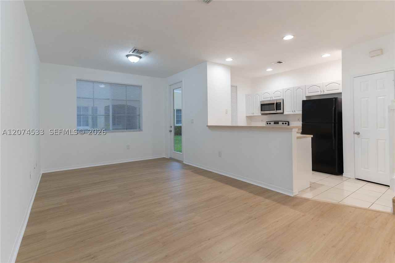 6061 Sw 19th Ct - Photo 4 of 31