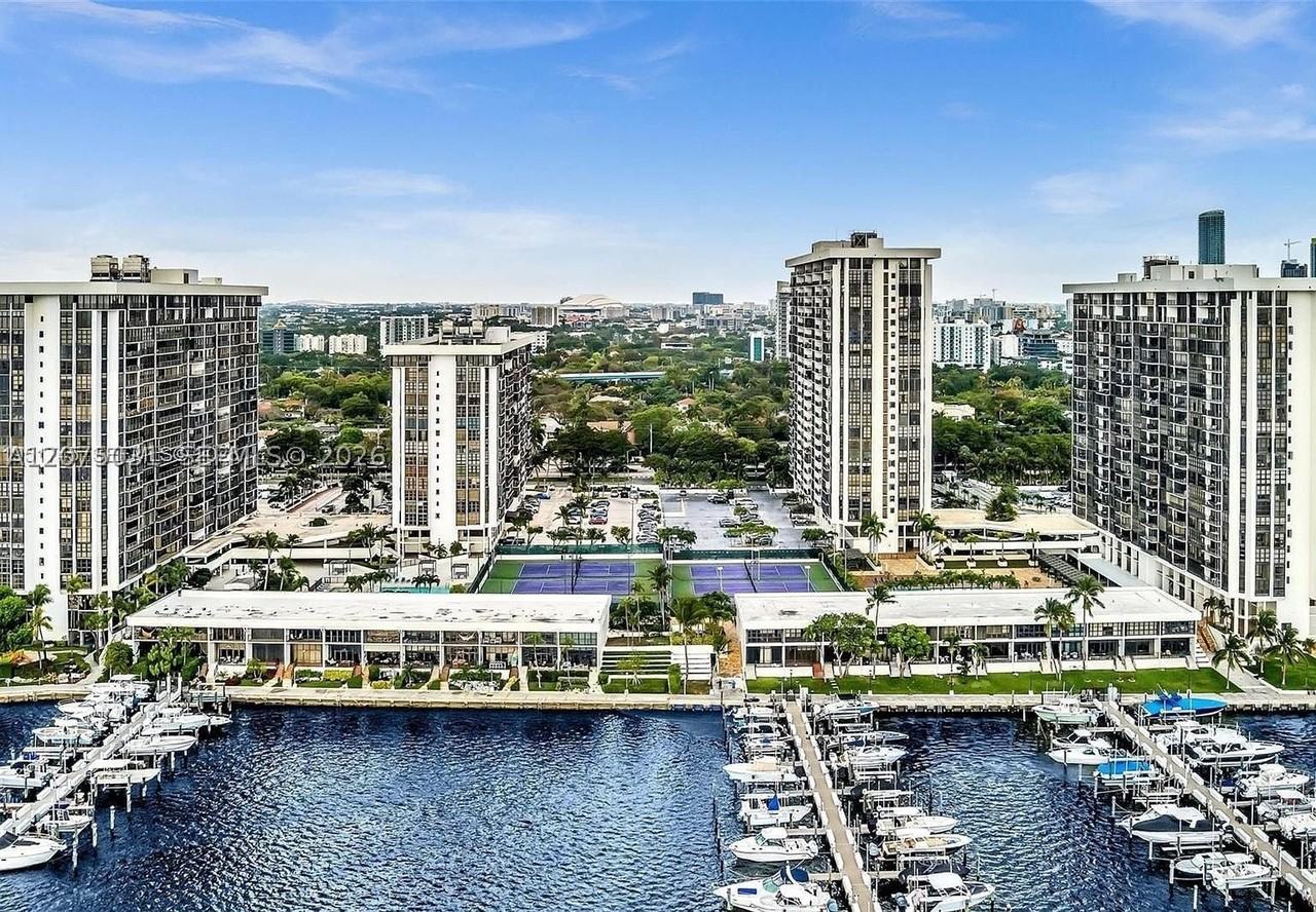 1915 Brickell Ave #TH15 - Photo 2 of 3