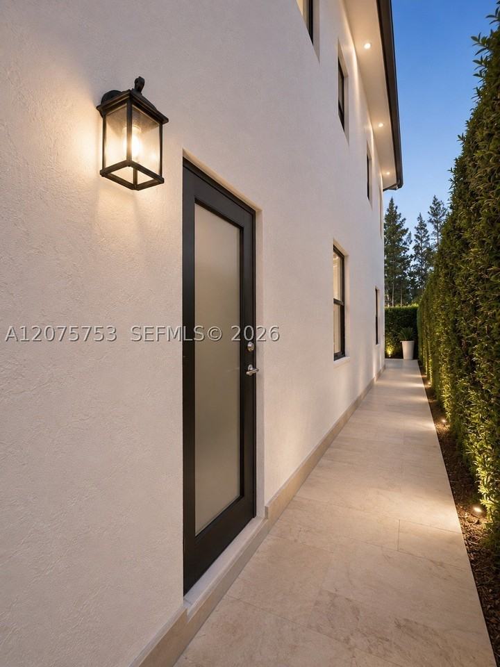 6989 Nw 104th Ct - Photo 5 of 35