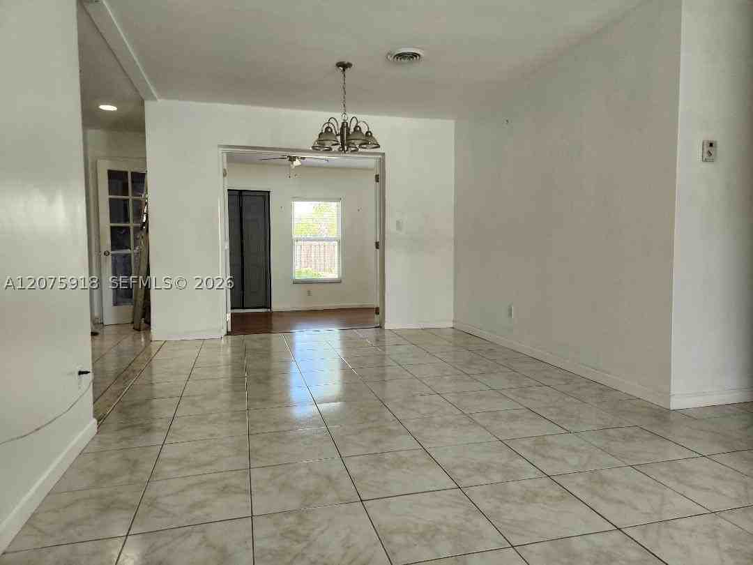 3345 Hayes St - Photo 6 of 24