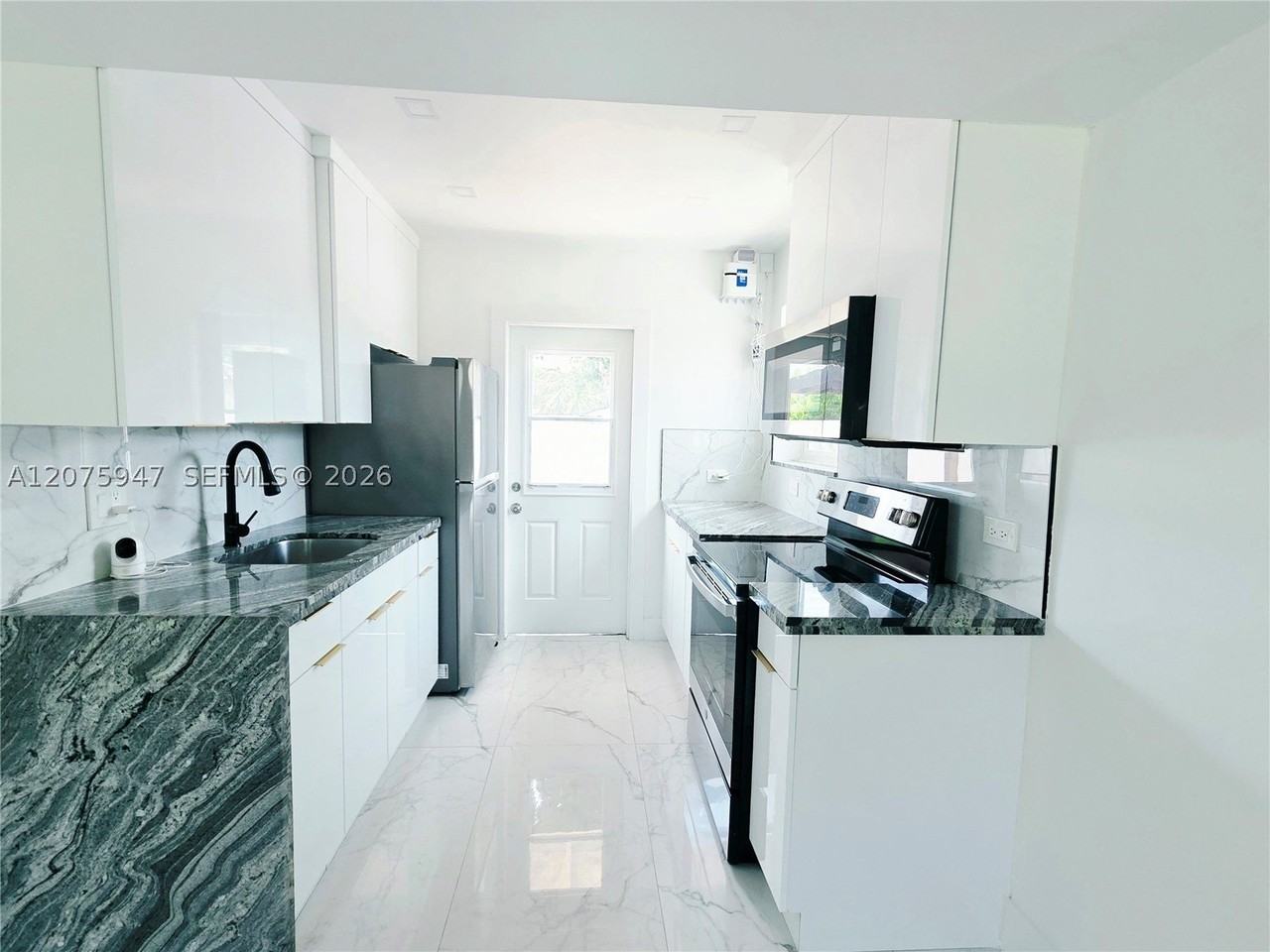 5301 Ne 17th Ave - Photo 5 of 23