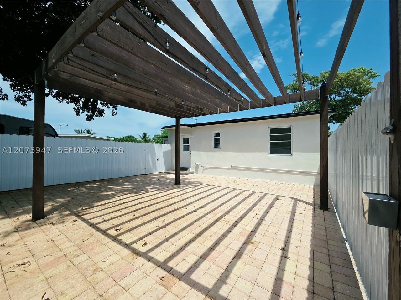 5301 Ne 17th Ave - Photo 3 of 23