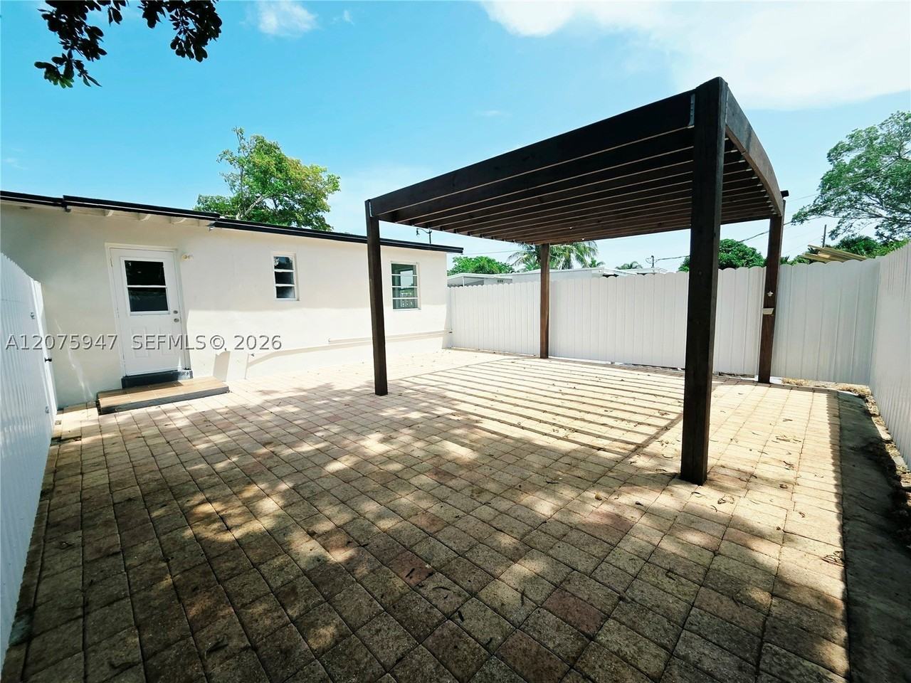 5301 Ne 17th Ave - Photo 2 of 23