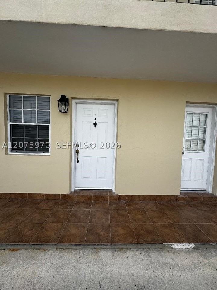 2725 Sw 25th St #3 - Photo 2 of 16