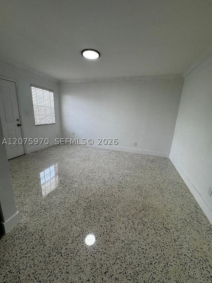 2725 Sw 25th St #3 - Photo 3 of 16