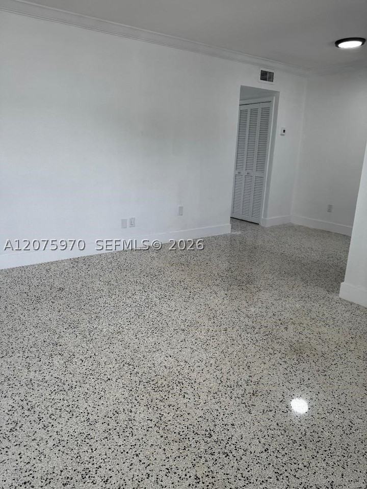 2725 Sw 25th St #3 - Photo 4 of 16