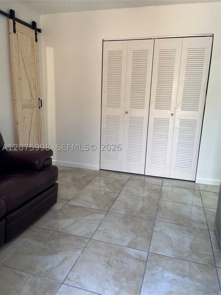 1115 Sw 136th Pl #2 - Photo 3 of 9