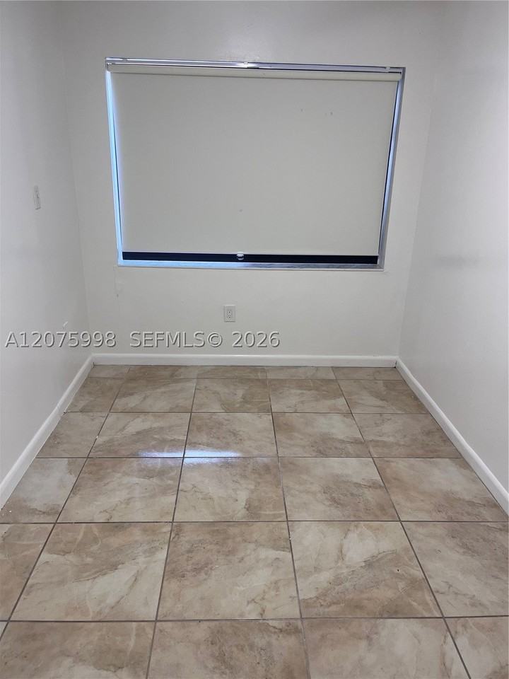1115 Sw 136th Pl #2 - Photo 4 of 9