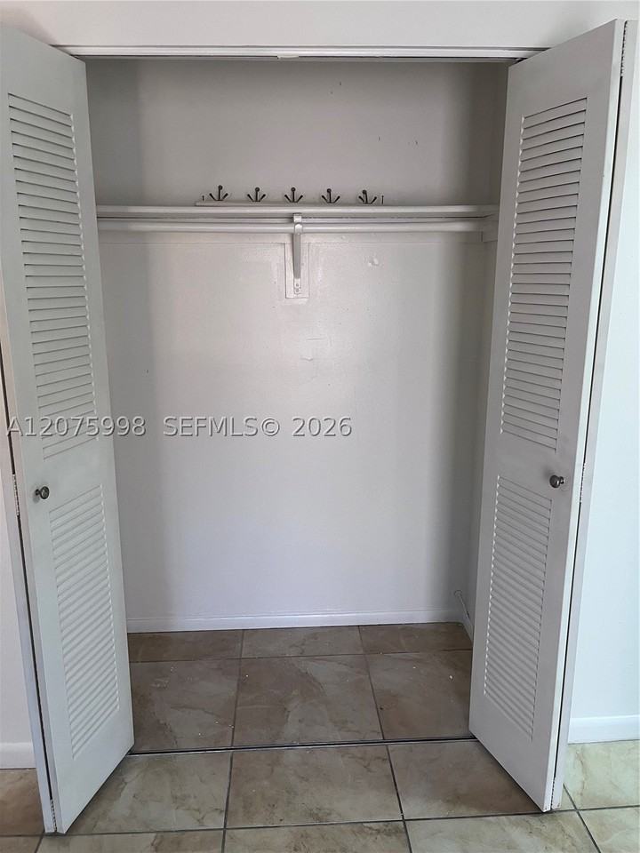 1115 Sw 136th Pl #2 - Photo 6 of 9