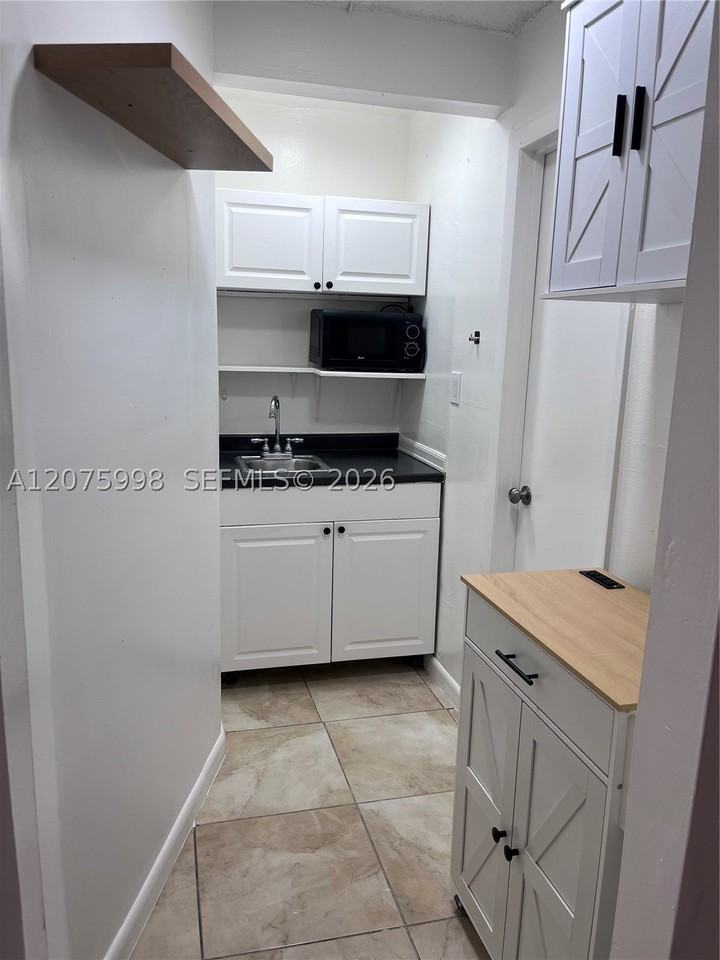 1115 Sw 136th Pl #2 - Photo 7 of 9