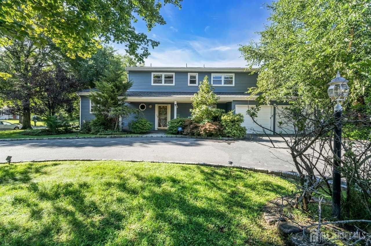 43 Jonathan Dr - Photo 4 of 50