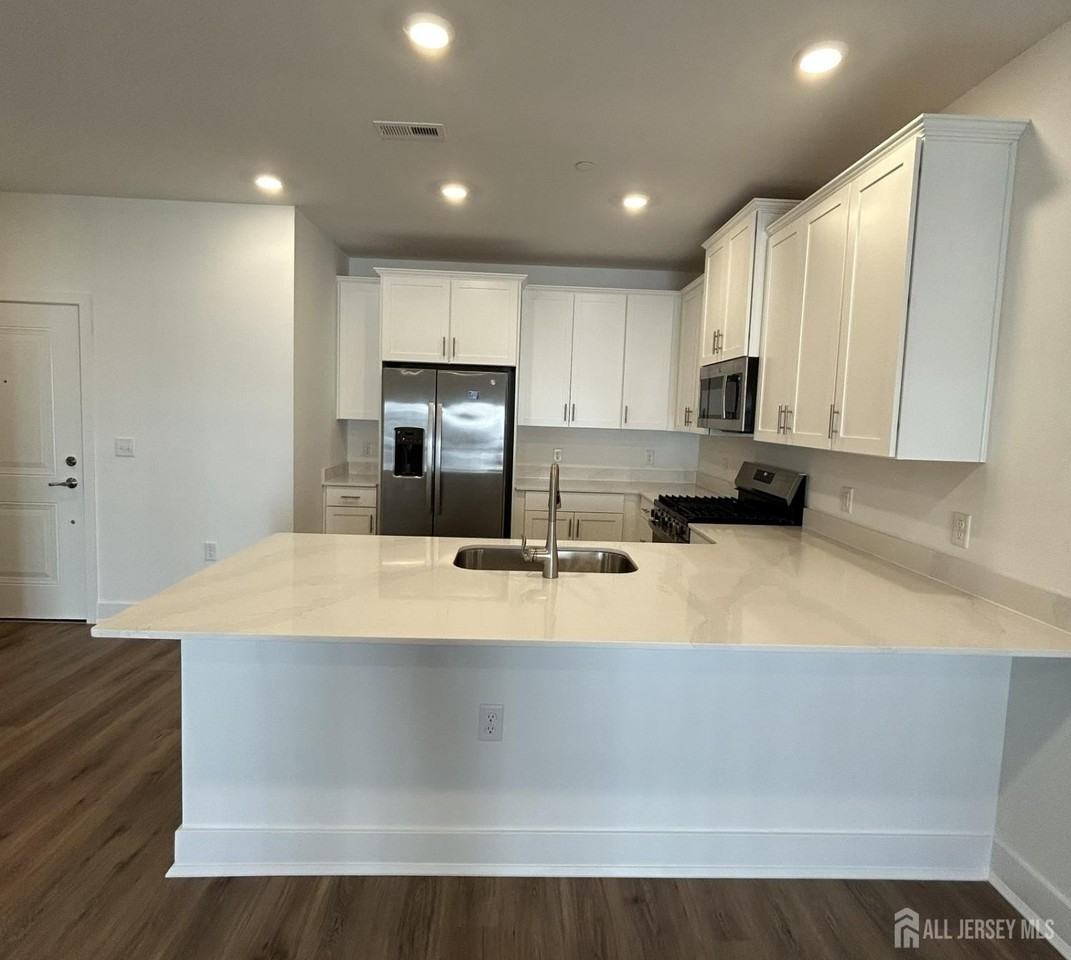 29212 Radford Ct - Photo 2 of 8