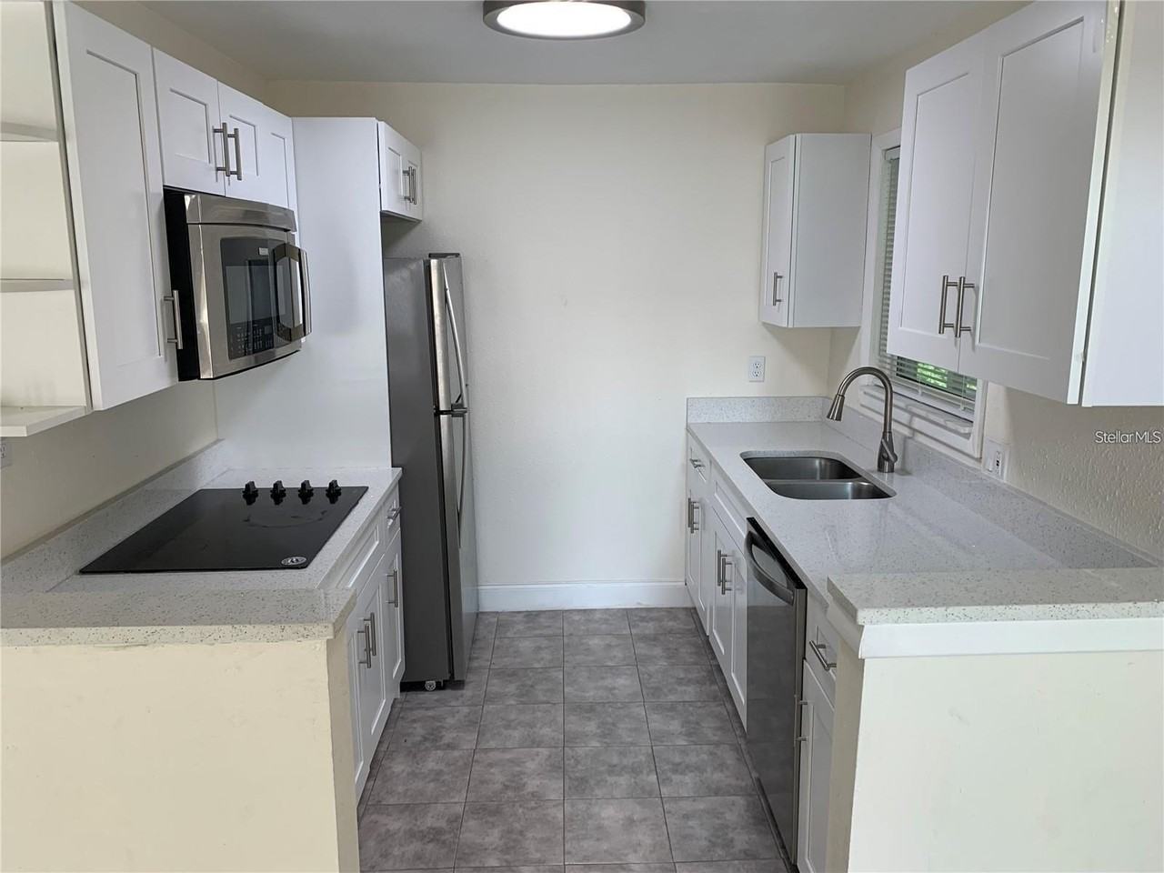17202 Sandalwood Dr #202 - Photo 2 of 15
