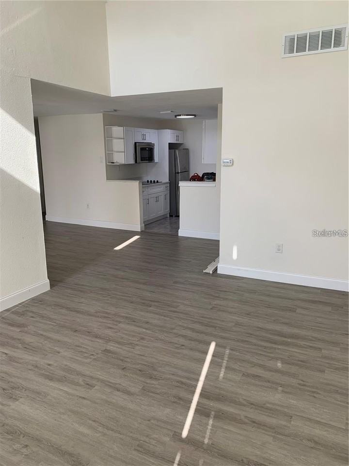 17202 Sandalwood Dr #202 - Photo 3 of 15