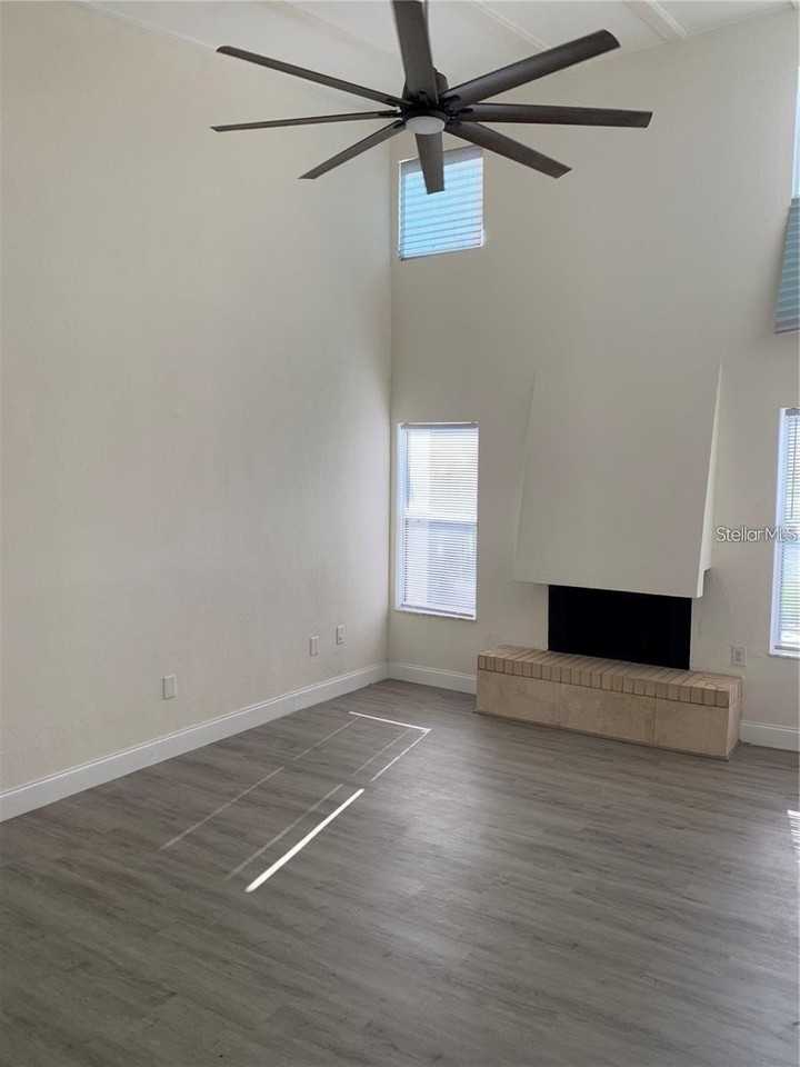 17202 Sandalwood Dr #202 - Photo 4 of 15