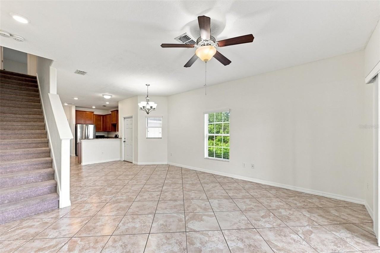 31141 Claridge Pl - Photo 4 of 34