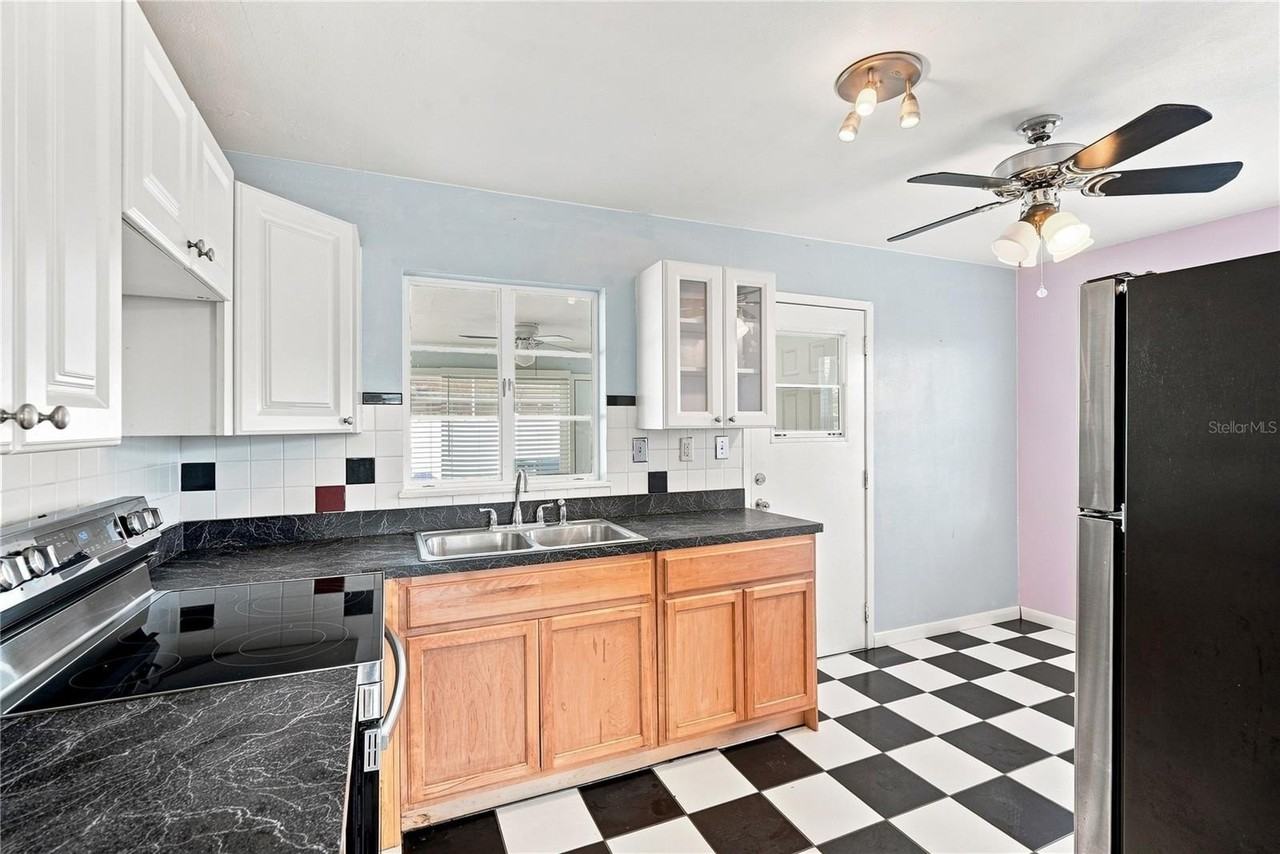 600 79th Ave - Photo 4 of 35