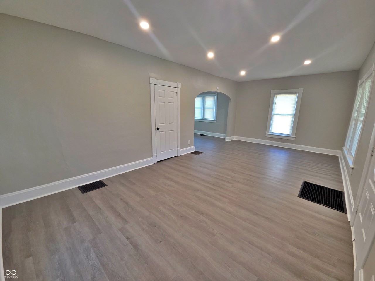 351 Congress Ave - Photo 4 of 25