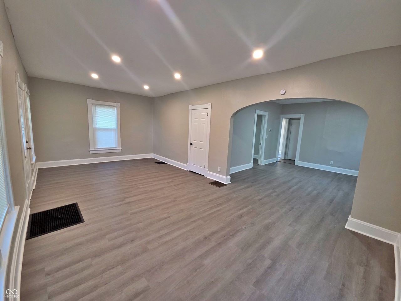 351 Congress Ave - Photo 6 of 25