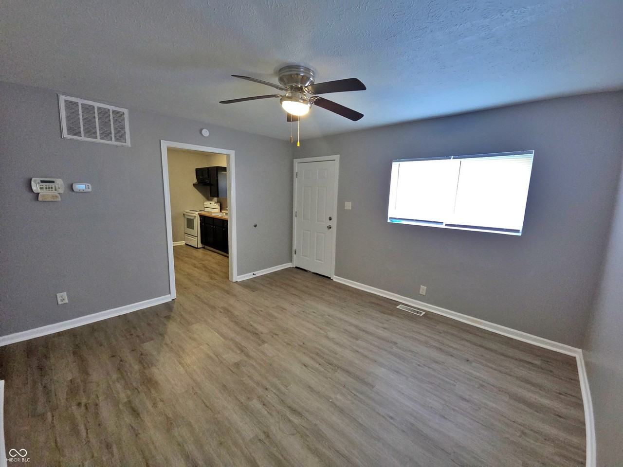 1524 E Legrande Ave - Photo 5 of 16