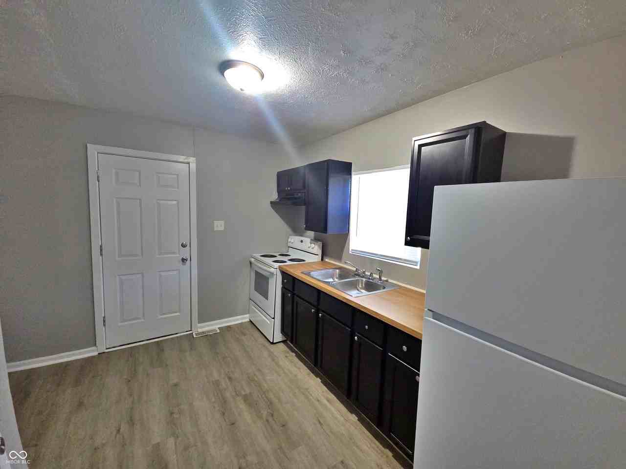 1524 E Legrande Ave - Photo 7 of 16