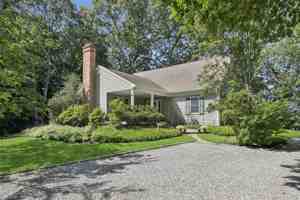 featured image of 1020 Monsell Ln