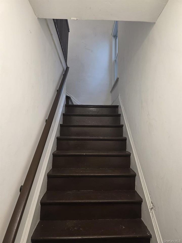 420 Bedford Ave - Photo 3 of 16