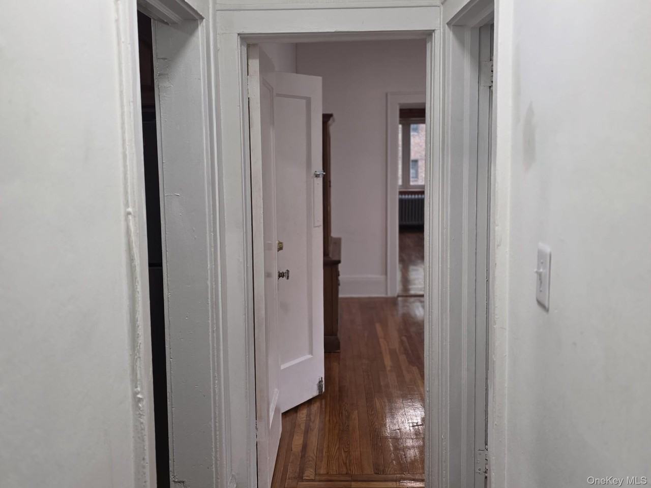 420 Bedford Ave - Photo 4 of 16