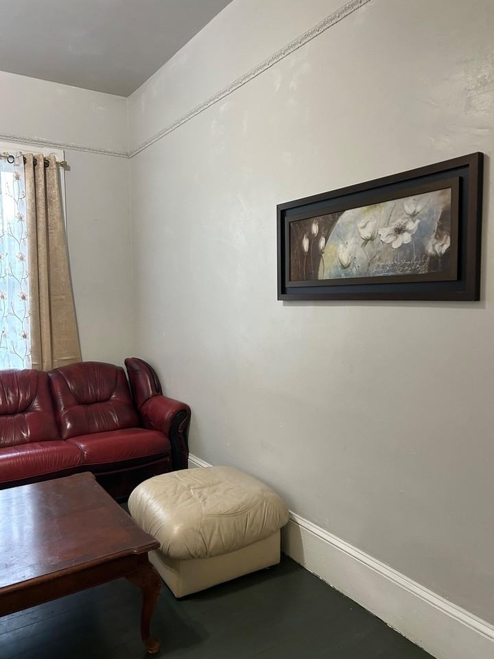 Wanda St - Photo 3 of 17