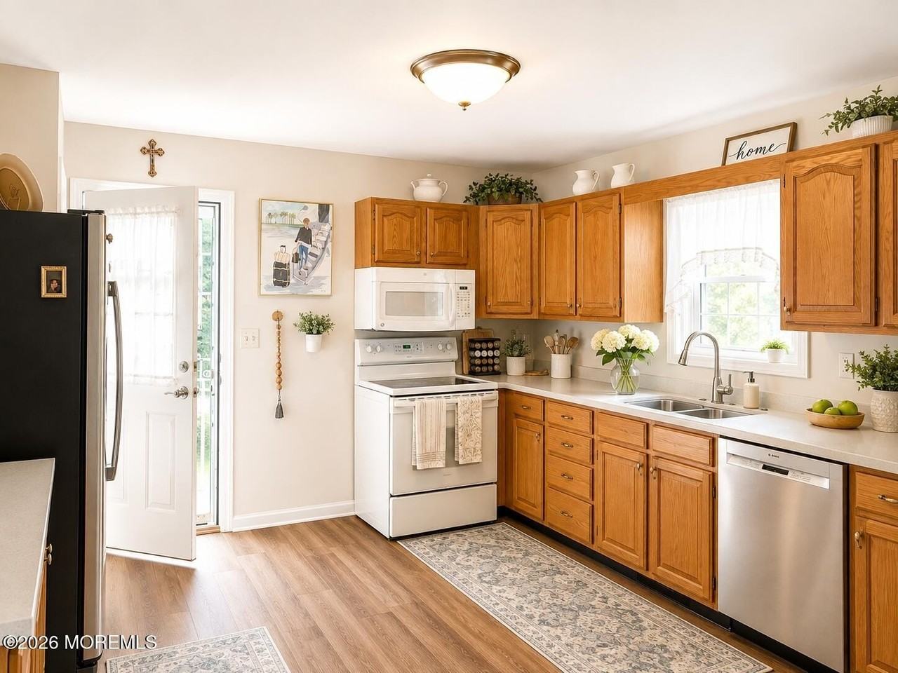251 West St - Photo 3 of 18