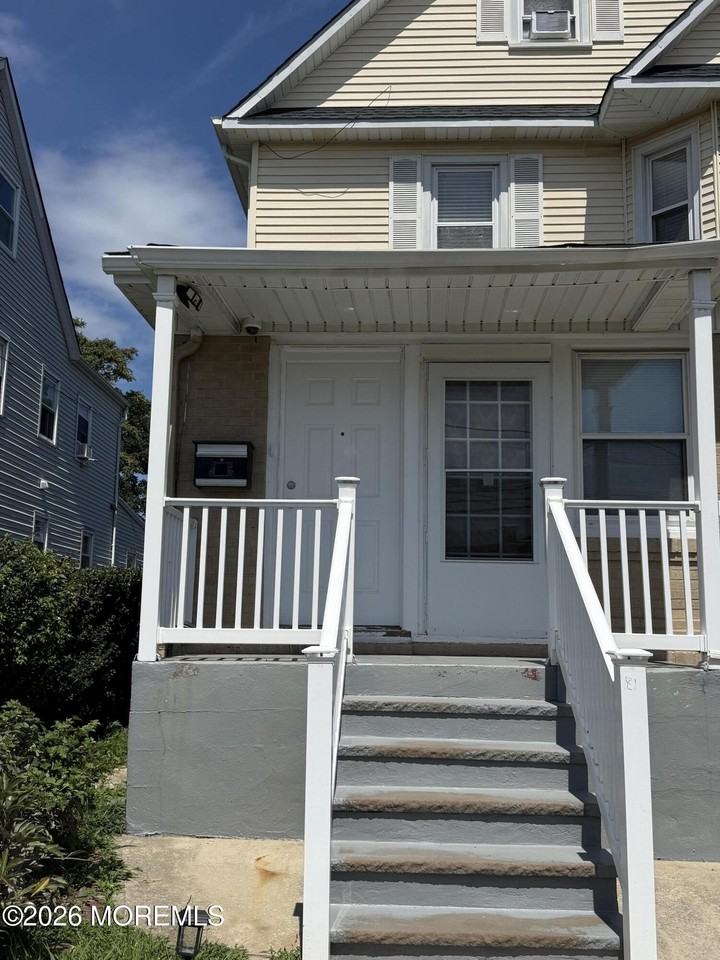 181 Garfield Ave - Photo 2 of 20