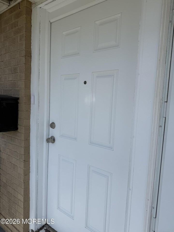 181 Garfield Ave - Photo 3 of 20
