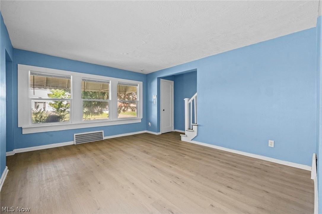 1469 E 250th St - Photo 5 of 34