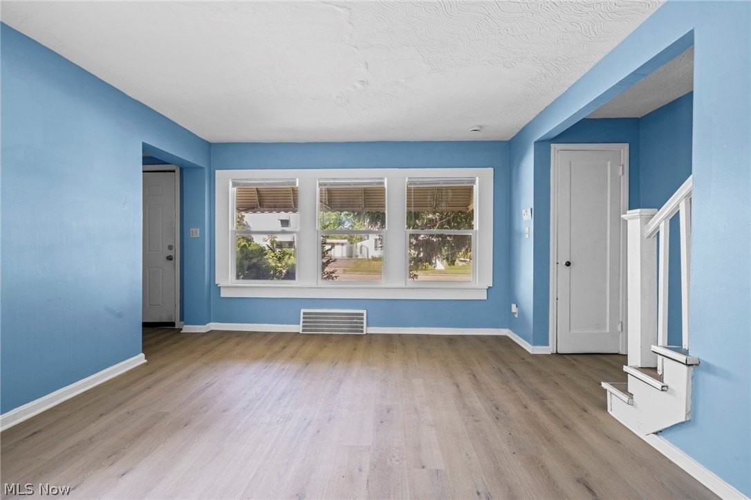 1469 E 250th St - Photo 6 of 34