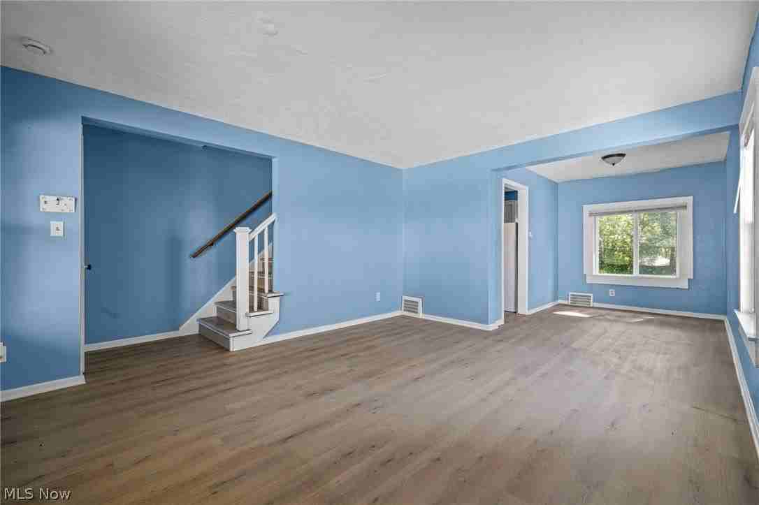 1469 E 250th St - Photo 7 of 34