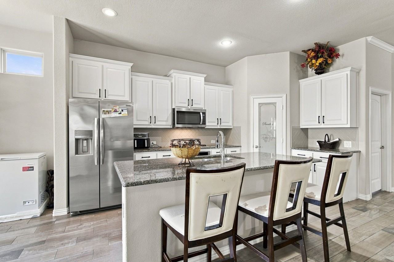 3908 Ranchman Blvd - Photo 4 of 29
