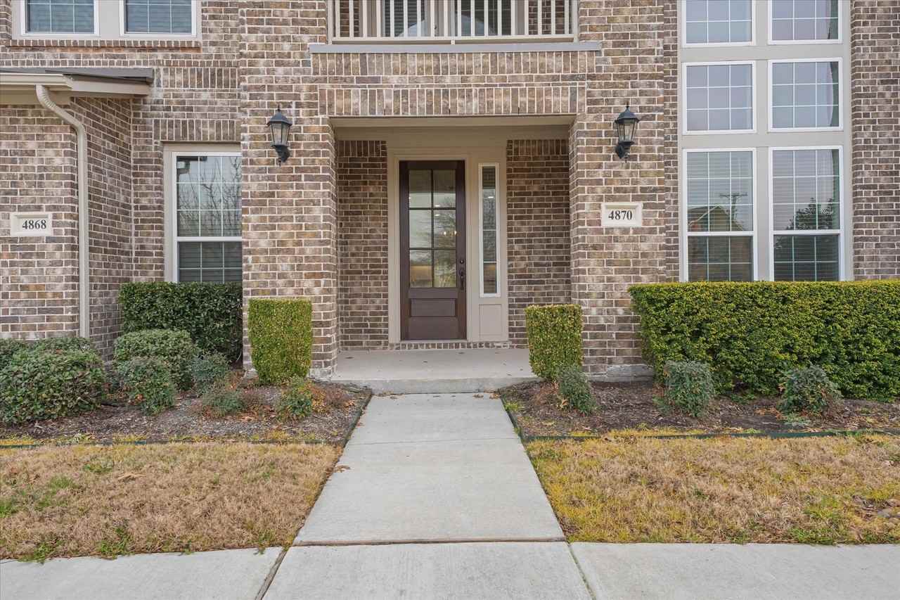 4870 Woodruff Way - Photo 5 of 31