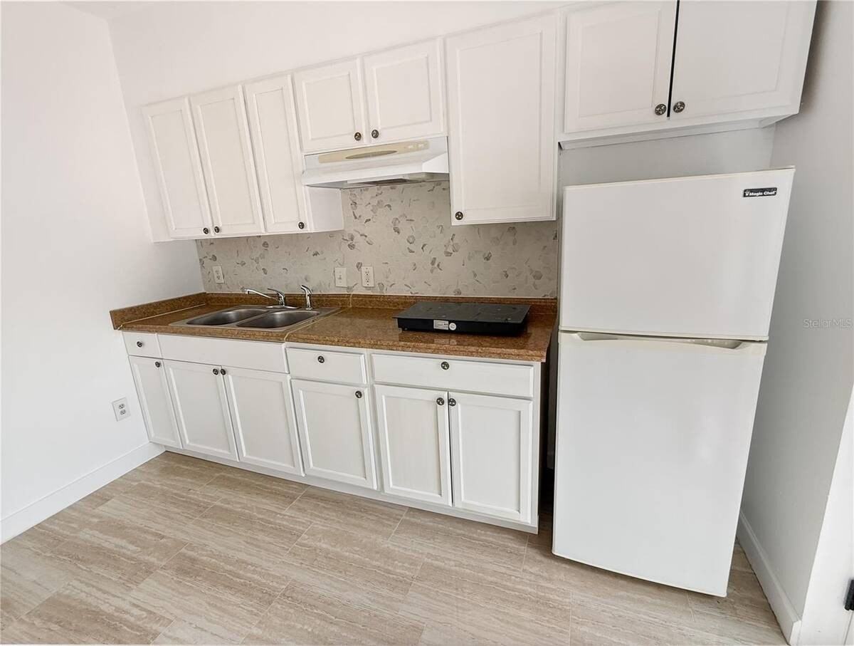 568 Bitterwood Ct - Photo 3 of 7