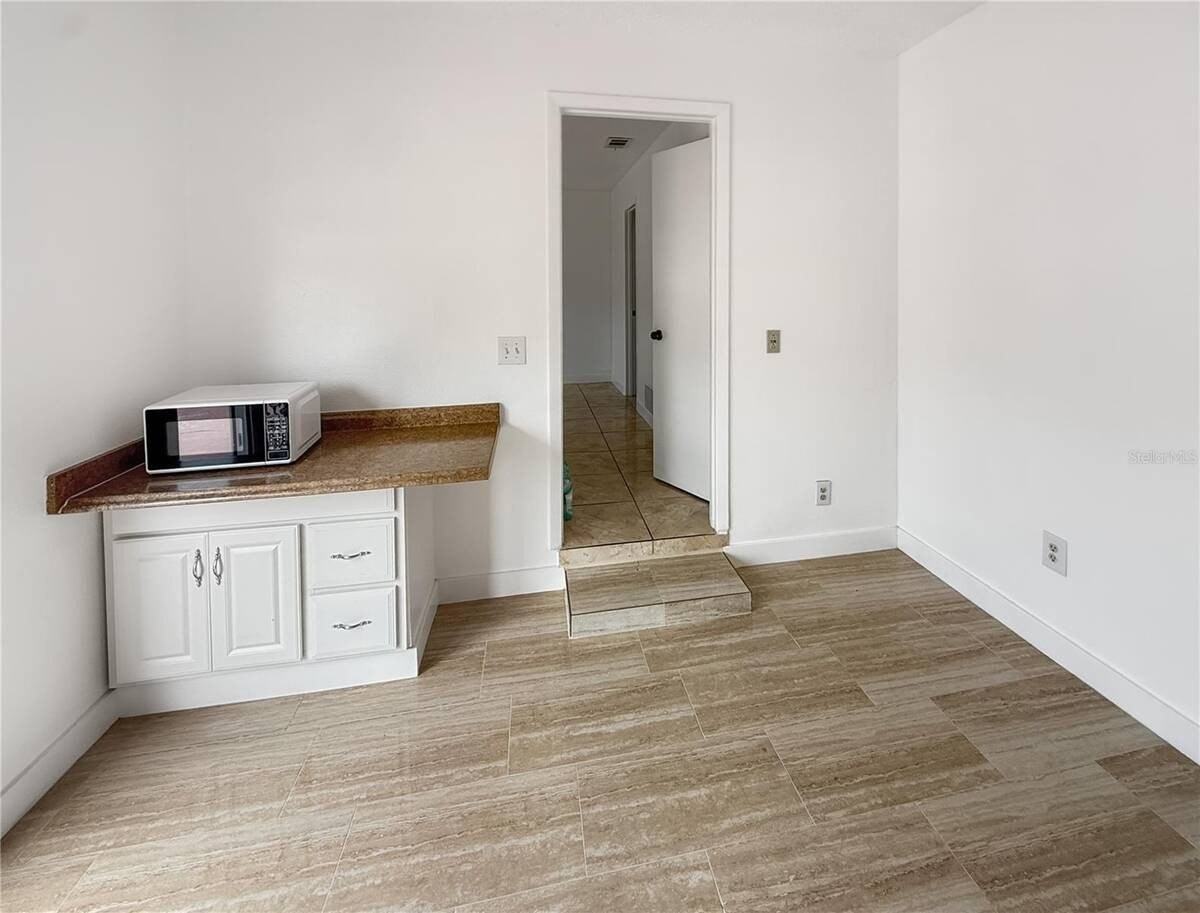 568 Bitterwood Ct - Photo 4 of 7
