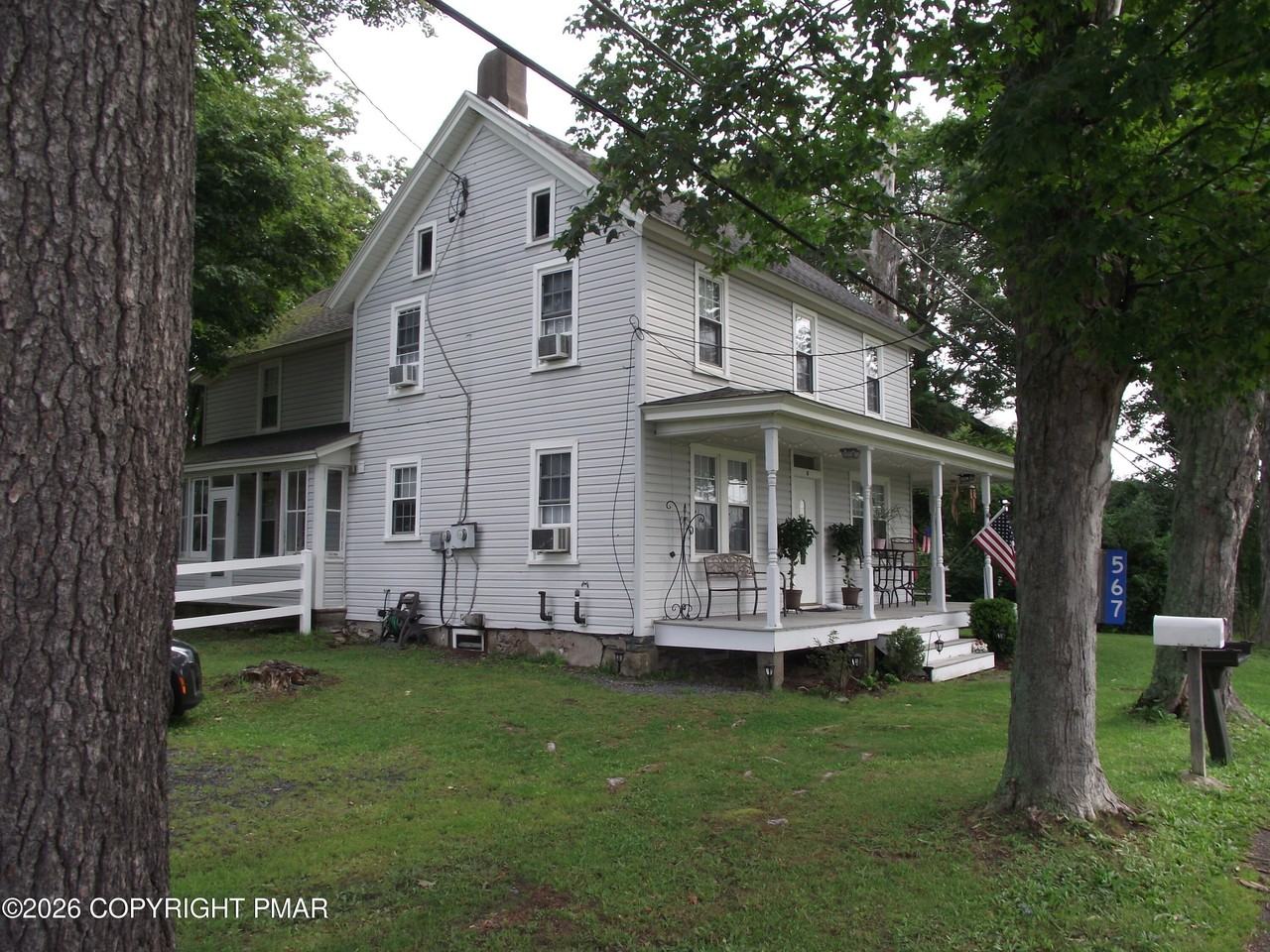 567 Greenview Dr #B - Photo 3 of 16