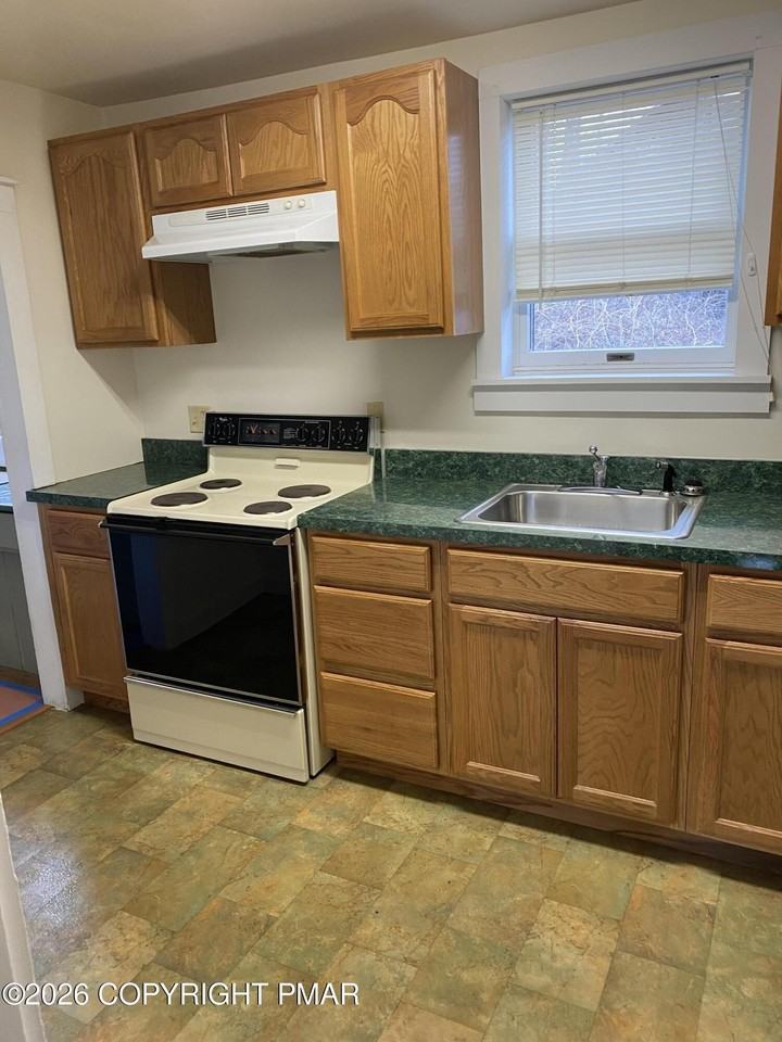 567 Greenview Dr #B - Photo 6 of 16