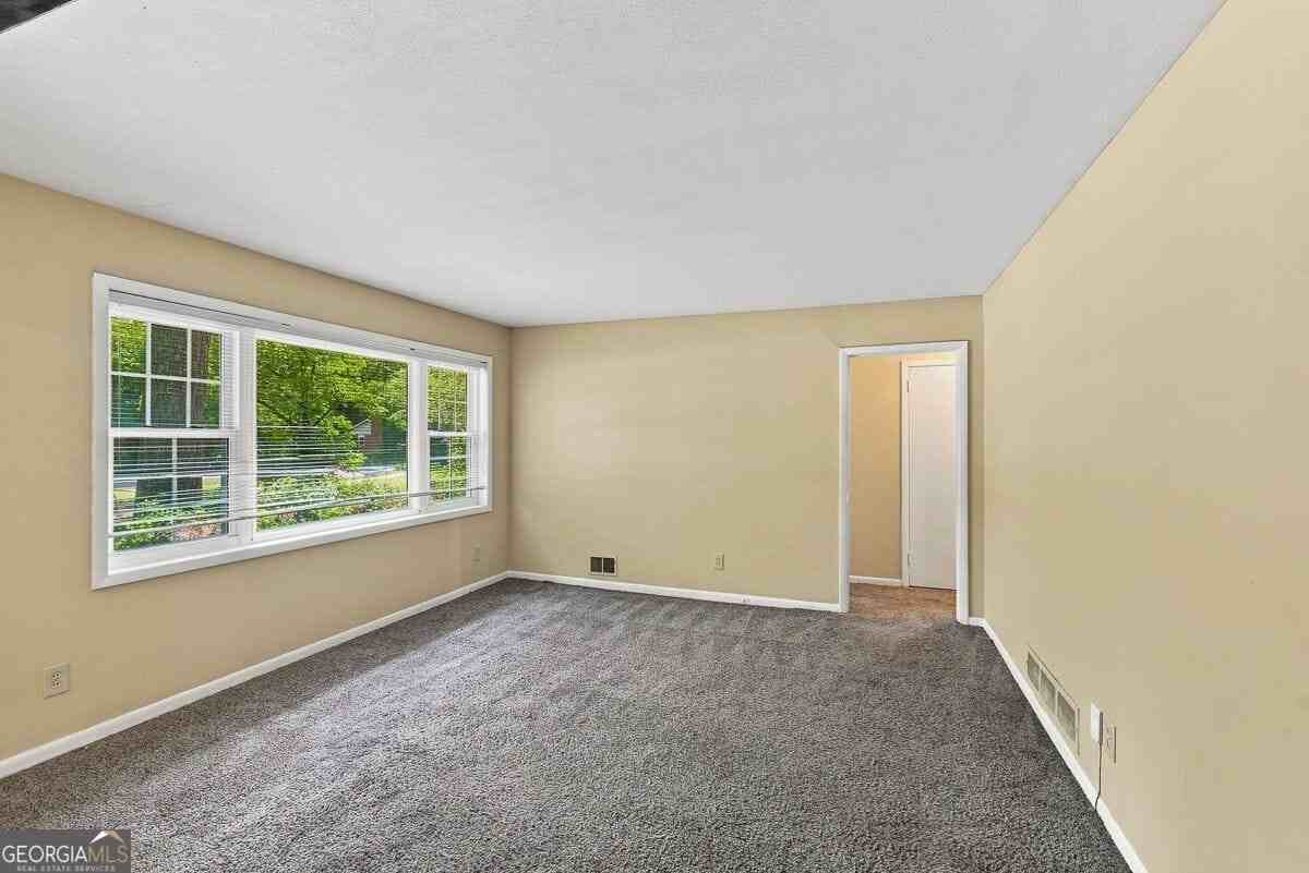 900 Oriole Ln Se - Photo 7 of 32