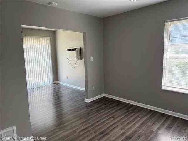 70190 N Main St #3 - Photo 7 of 10