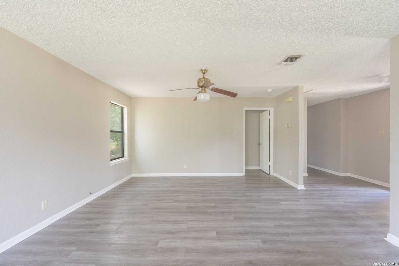 1515 Geneva St - Photo 2 of 17