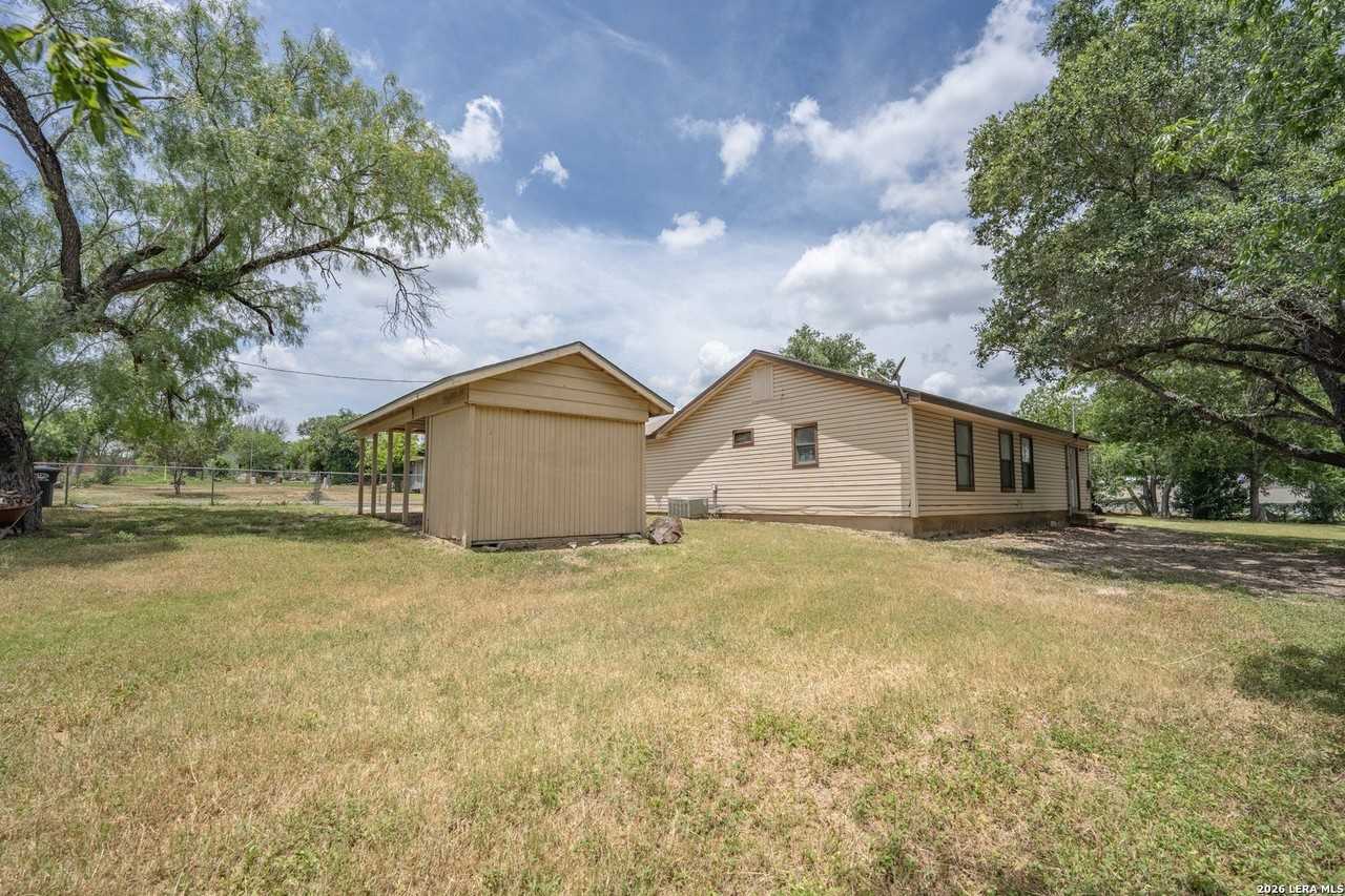1515 Geneva St - Photo 5 of 17
