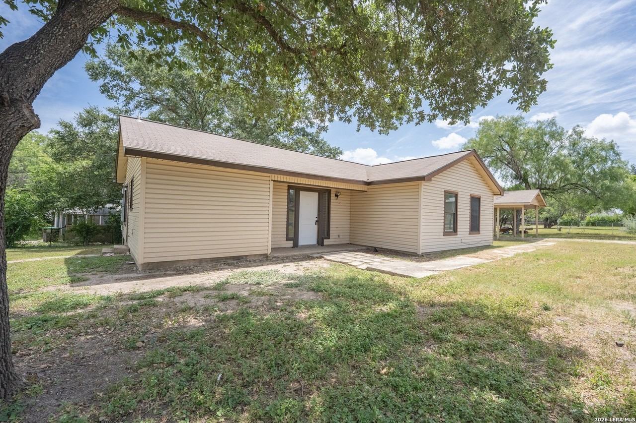 1515 Geneva St - Photo 6 of 17