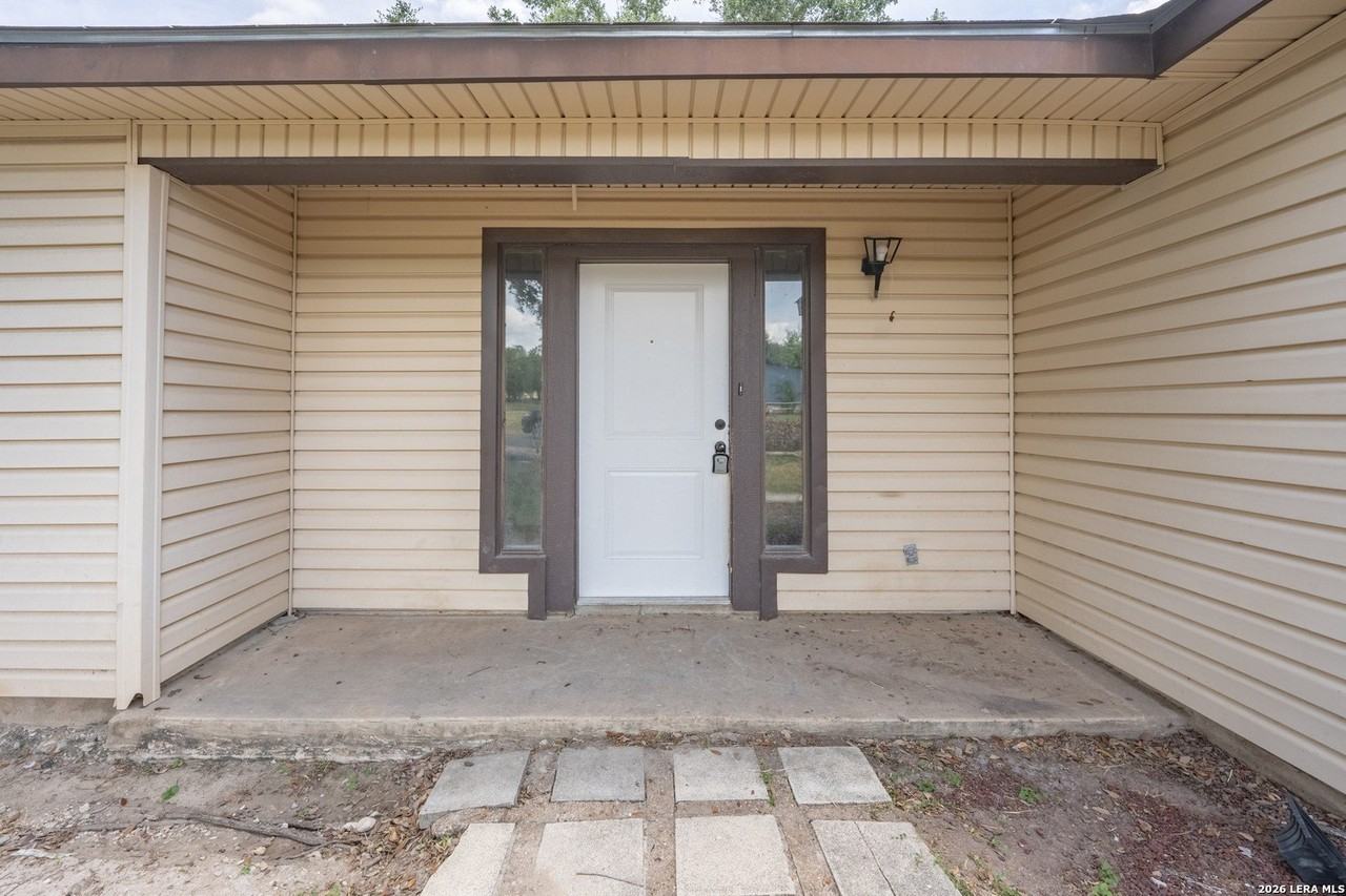 1515 Geneva St - Photo 7 of 17